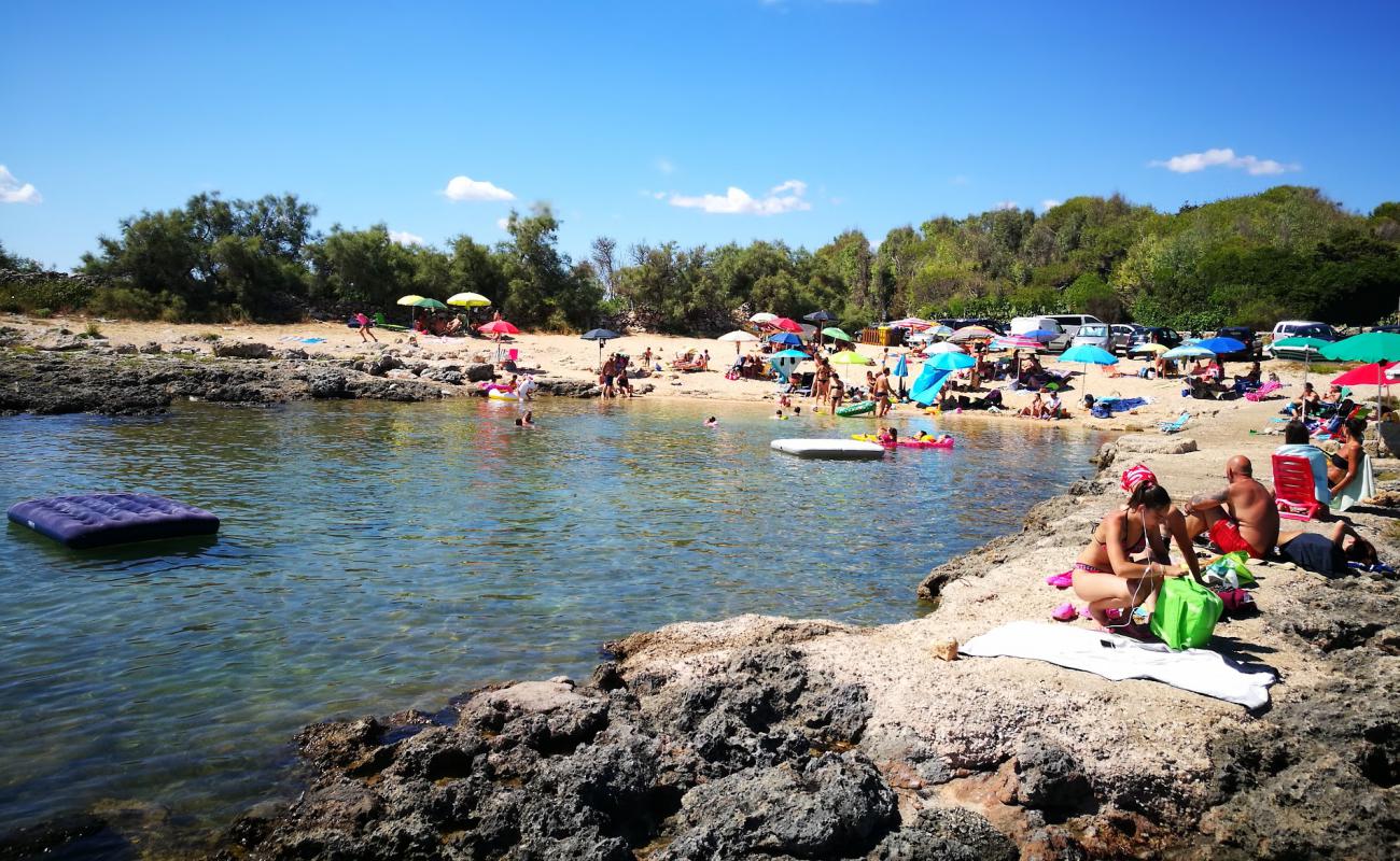 Foto af Spiaggia di Serra Cicora med lys sand overflade