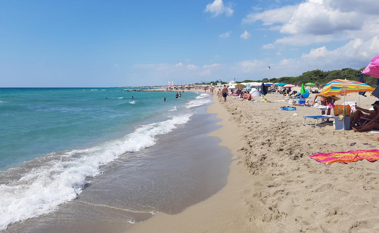 Foto af Spiaggia di Via G.Battista med lys fint sand overflade