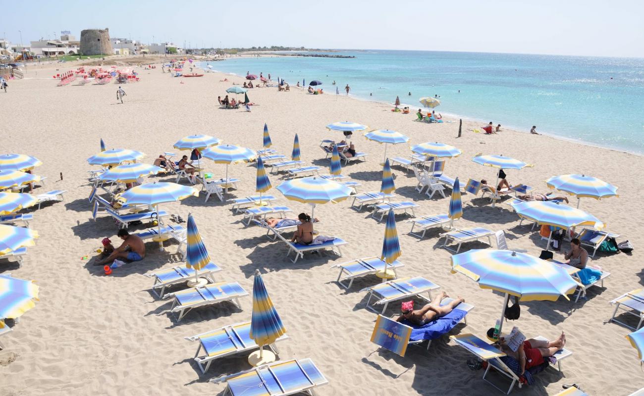 Foto af Spiaggia di Torre Mozza med lys fint sand overflade