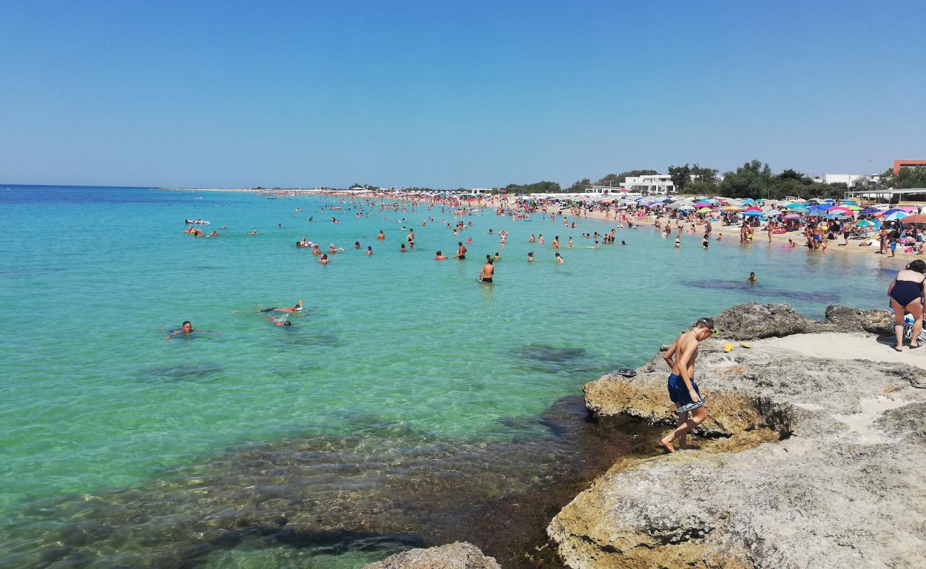 Foto af Lido Marini beach med lys fint sand overflade