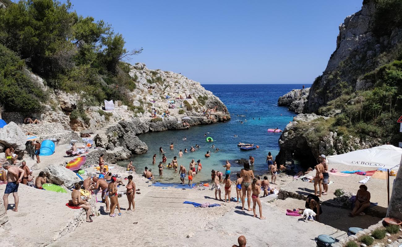 Foto af Cala dell'Acquaviva med sten overflade