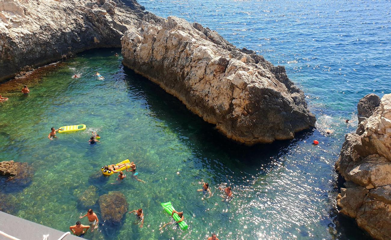 Foto af Grotta Gattulla beach med betonovertræk overflade