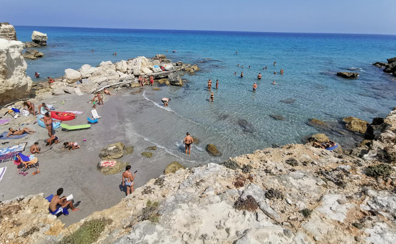 Foto af Conca Specchiulla beach med lys sand overflade