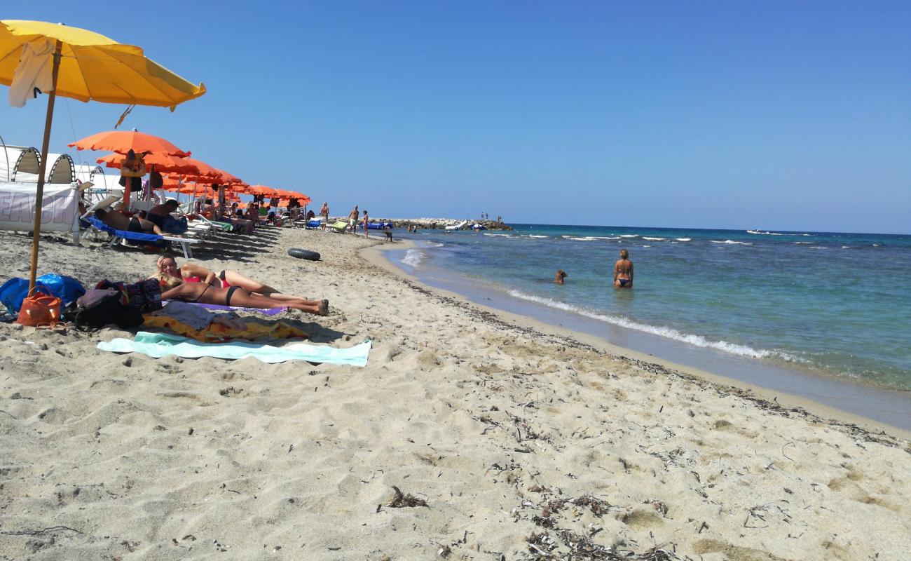 Foto af Spiaggia San Cataldo med lys sand overflade