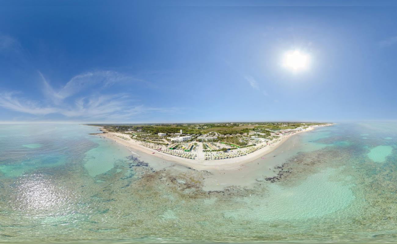 Foto af Idrovore beach med lys sand overflade