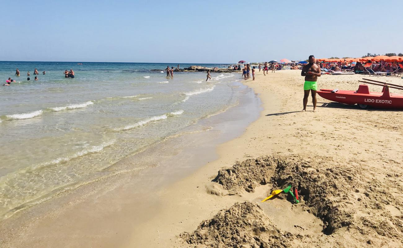 Foto af Casalabate beach II med lys fint sand overflade