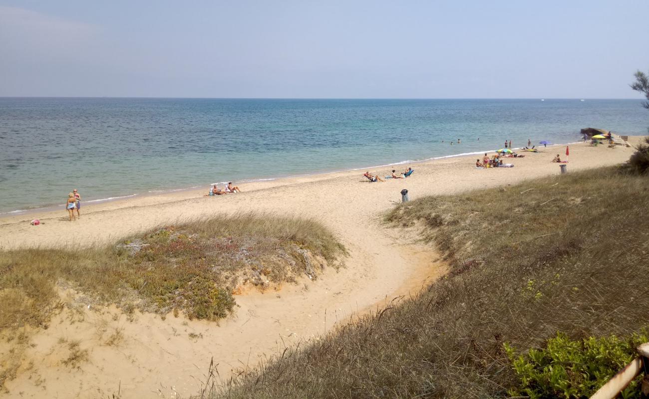 Foto af Spiaggia di Sciaia med lys sand overflade