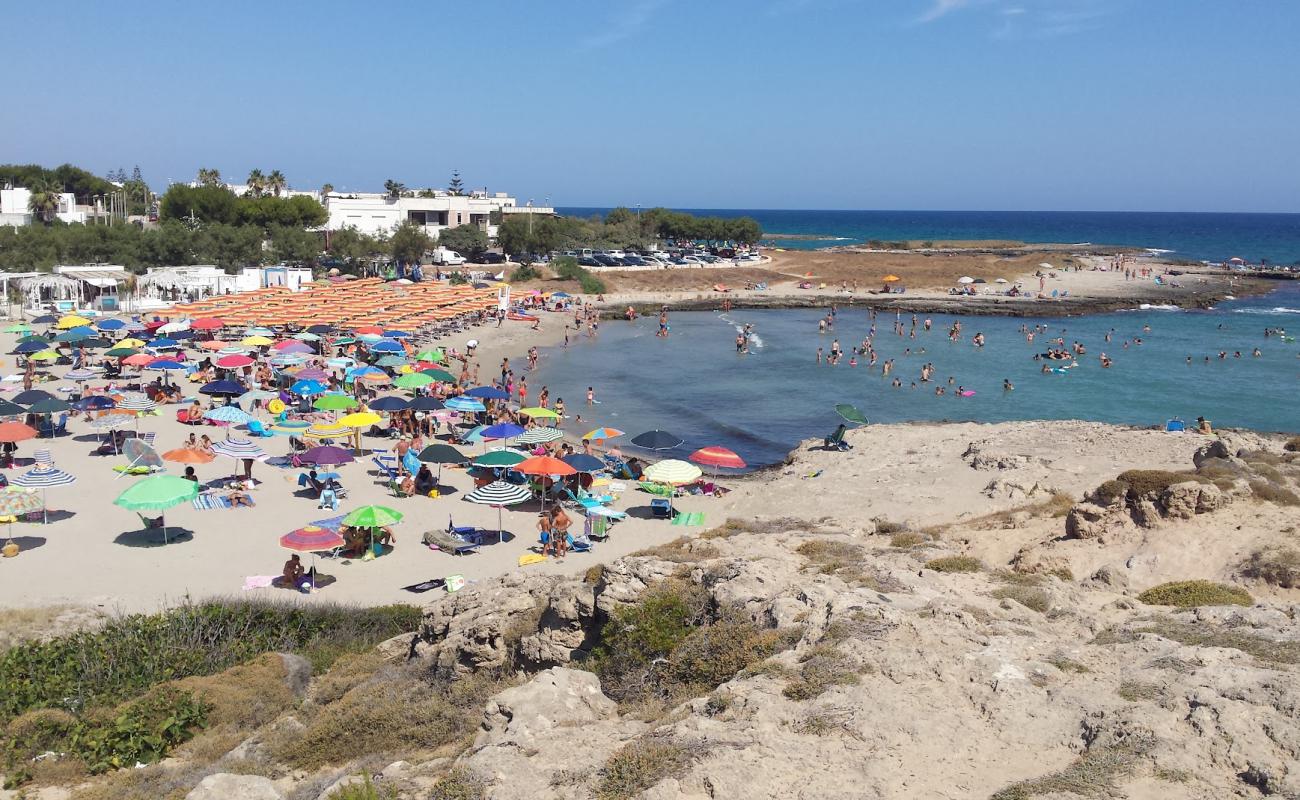 Foto af Spiaggia Mezzaluna med lys sand overflade