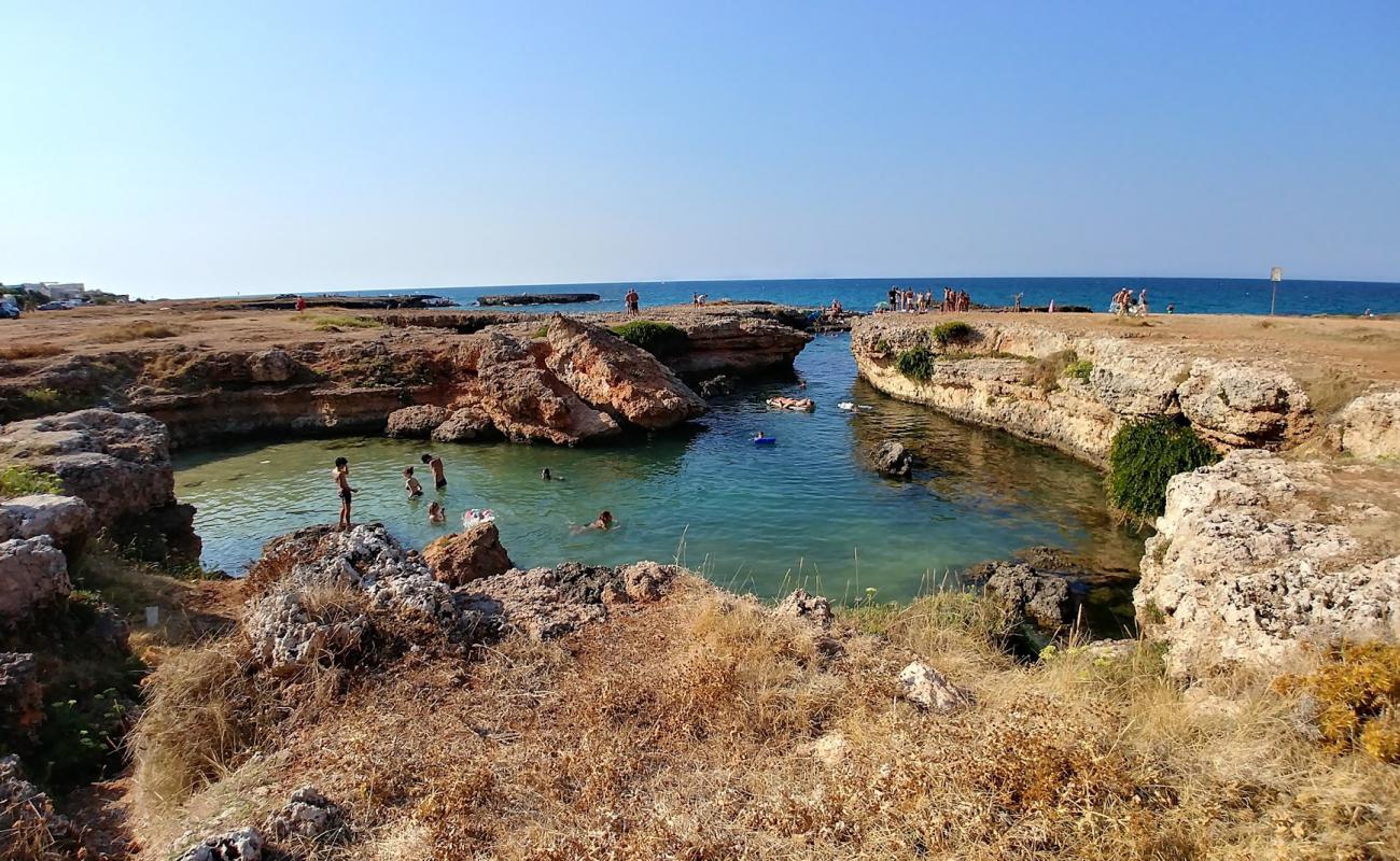 Foto af Spiaggia della Gola med sten overflade