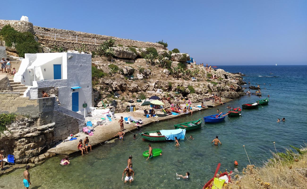 Foto af Cala Sala beach med grå sten overflade