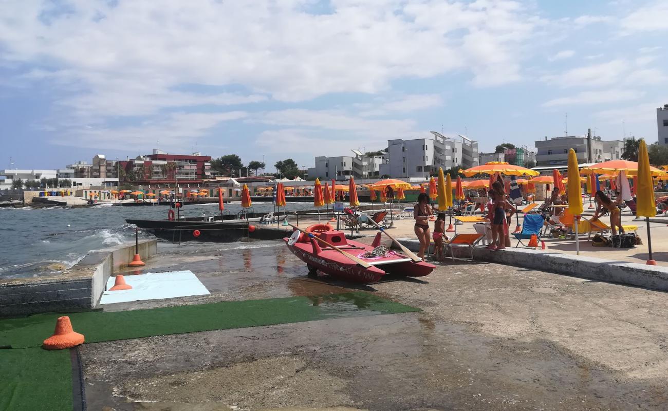 Foto af Lido Cala D'Oro beach med betonovertræk overflade