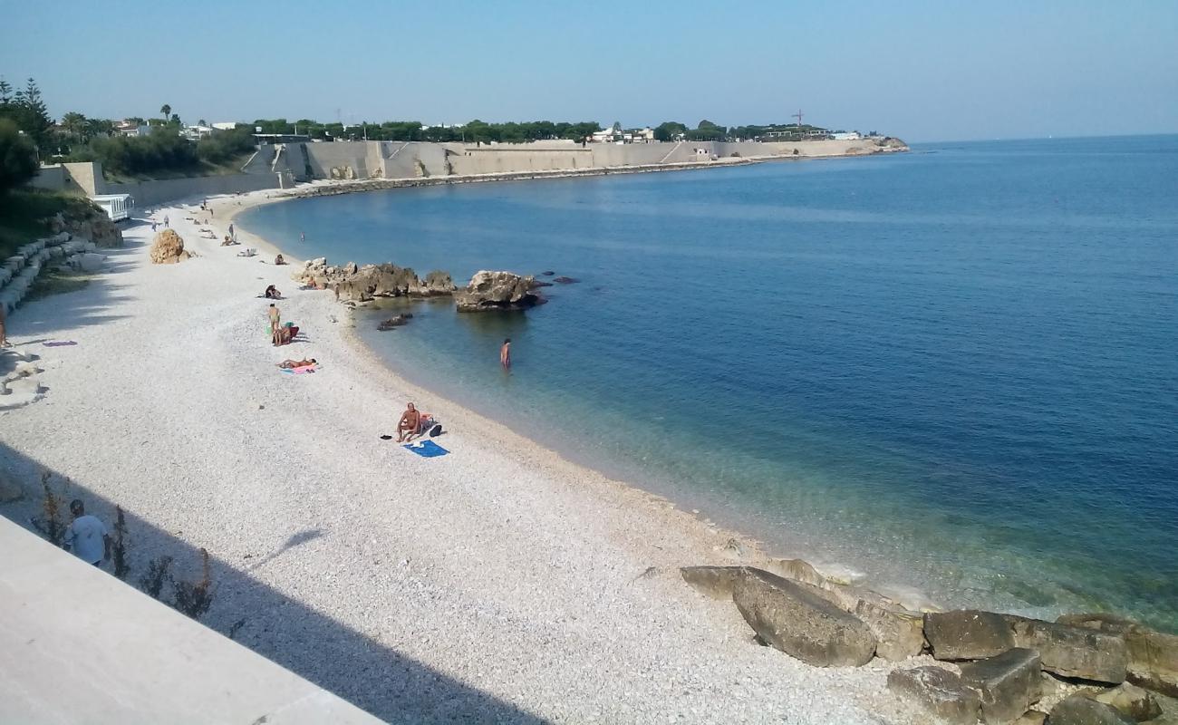 Foto af Salsello beach med grå sten overflade