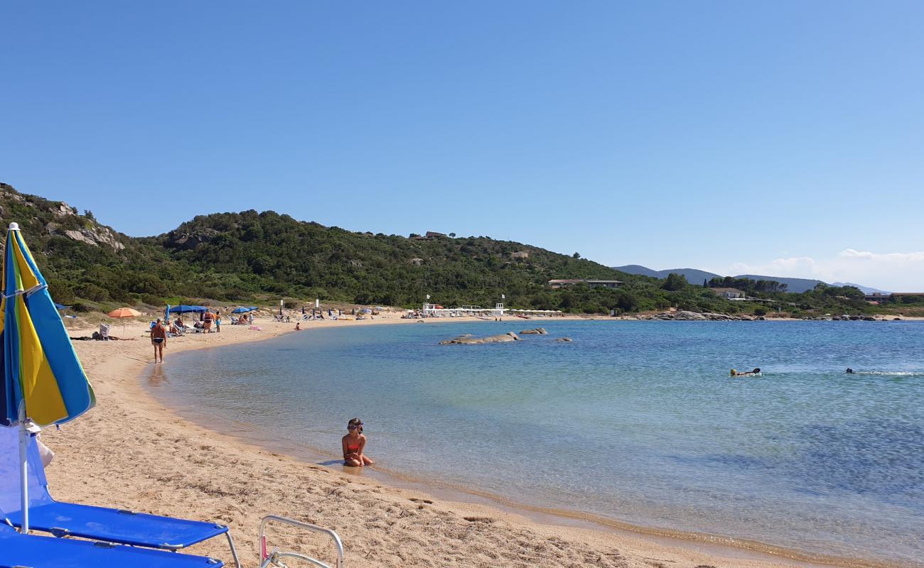 Foto af Spiaggia Su Sarrale med brunt sand overflade