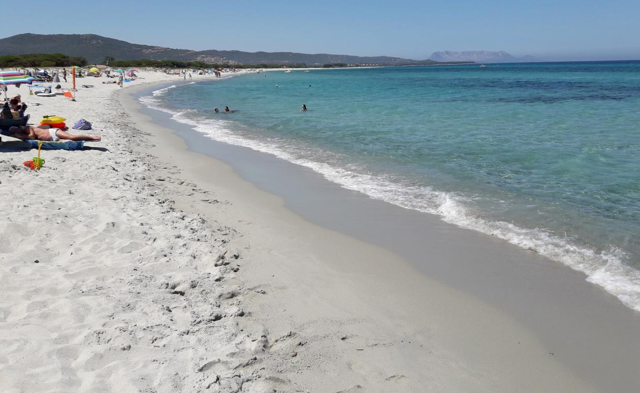 Foto af Budoni Strand med lys fint sand overflade