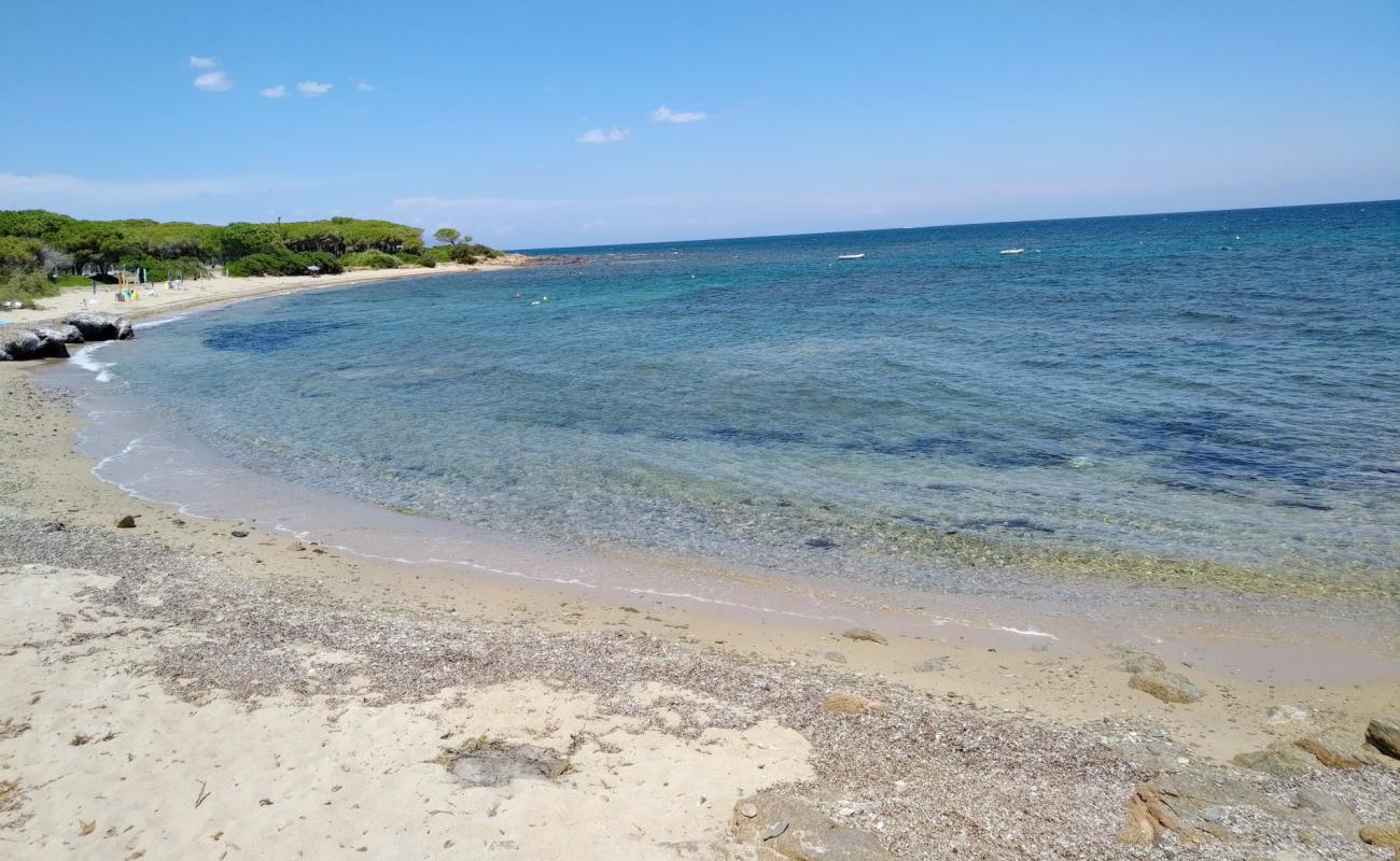 Foto af Baia Sant'Anna med brunt sand og sten overflade