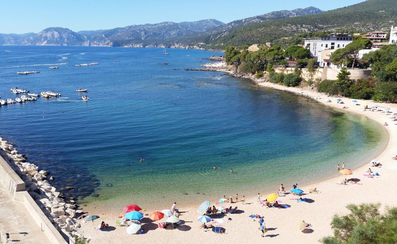 Foto af Spiaggia Di Cala Gonone med let fin sten overflade