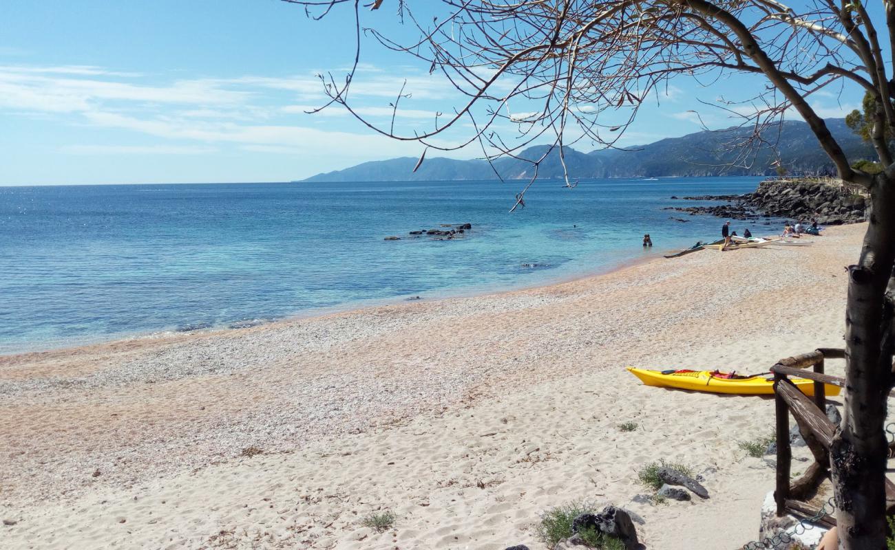 Foto af Cala Gonone II med let sand og småsten overflade