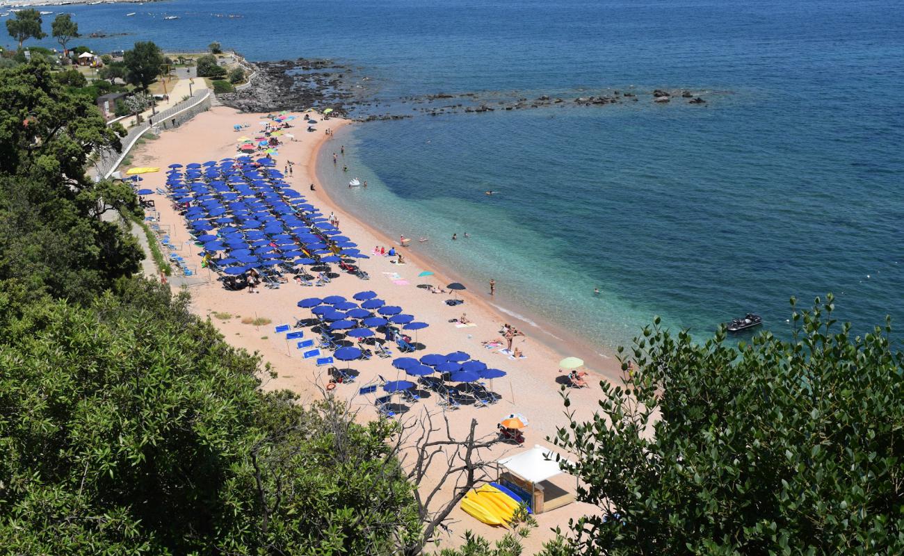 Foto af Palmasera beach med sort sand og småsten overflade