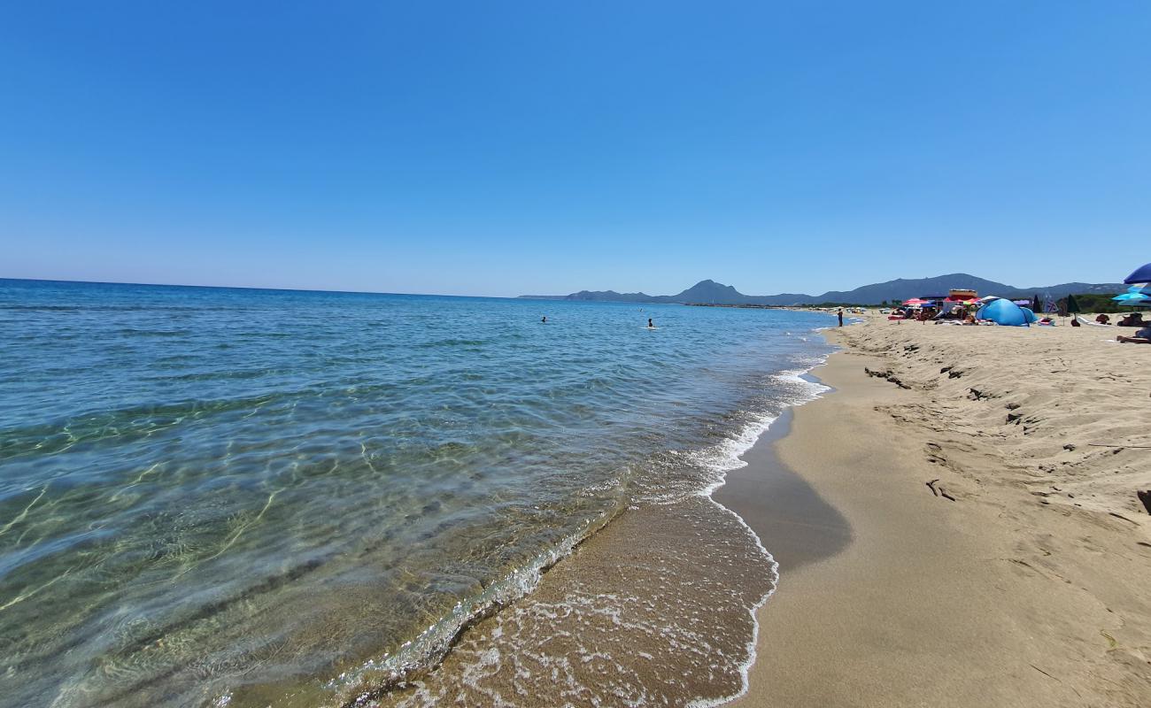 Foto af Spiaggia di Colostrai med lys fint sand overflade