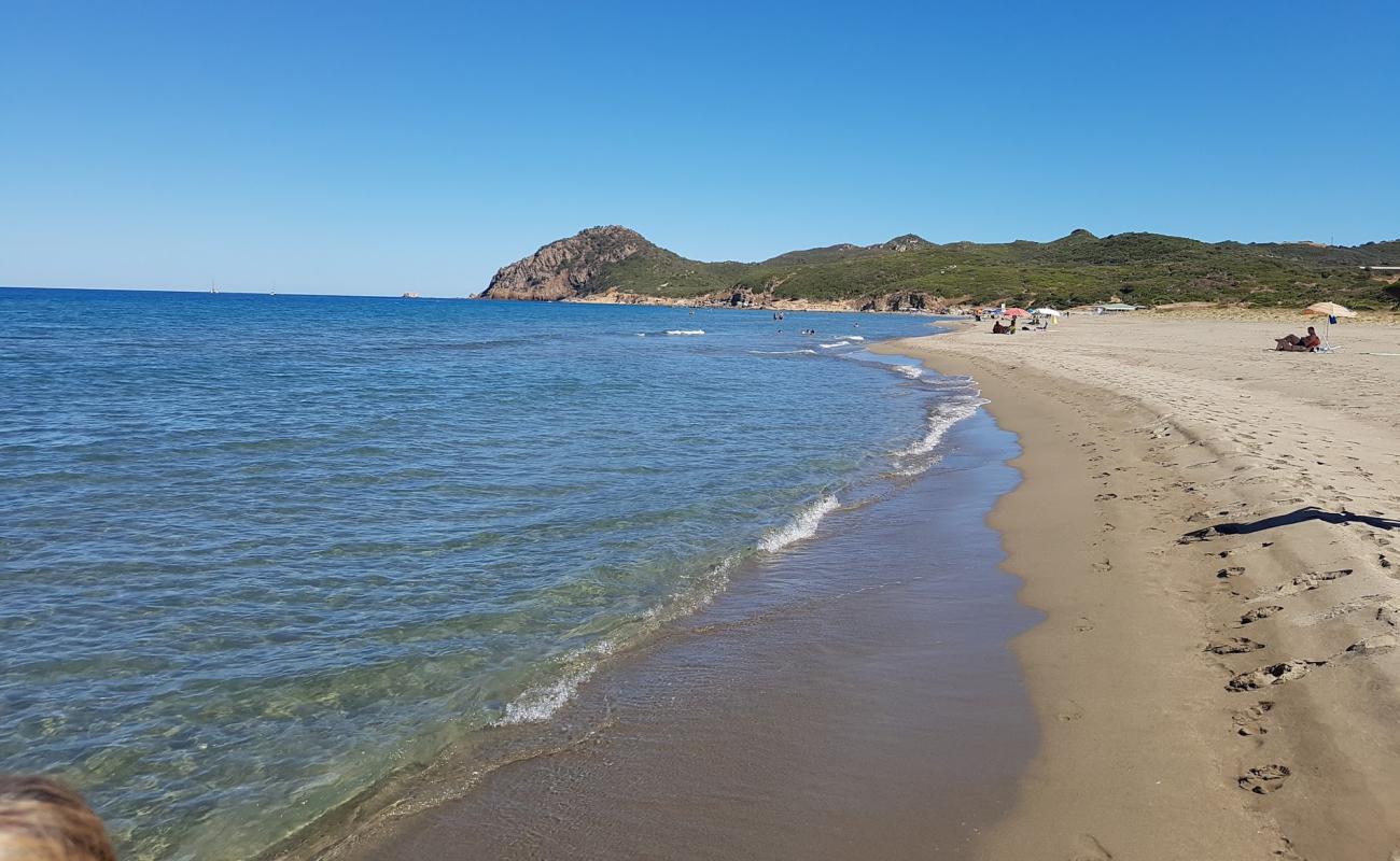 Foto af Spiaggia di Feraxi med lys fint sand overflade