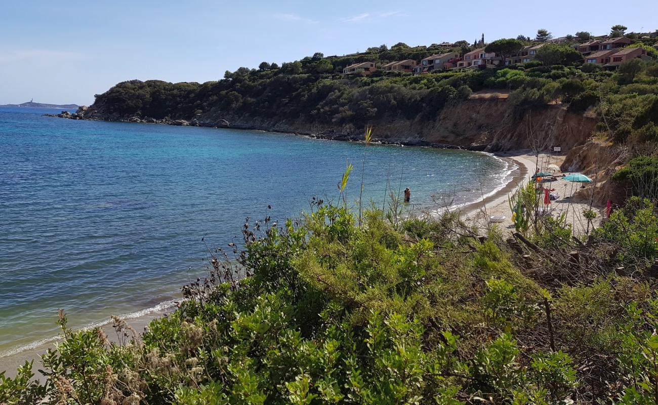 Foto af Porto Luna med lys sand overflade