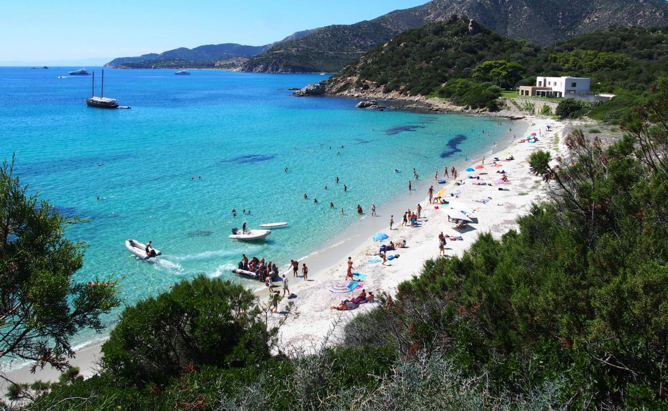 Foto af Cuccureddus Strand med lys sand overflade