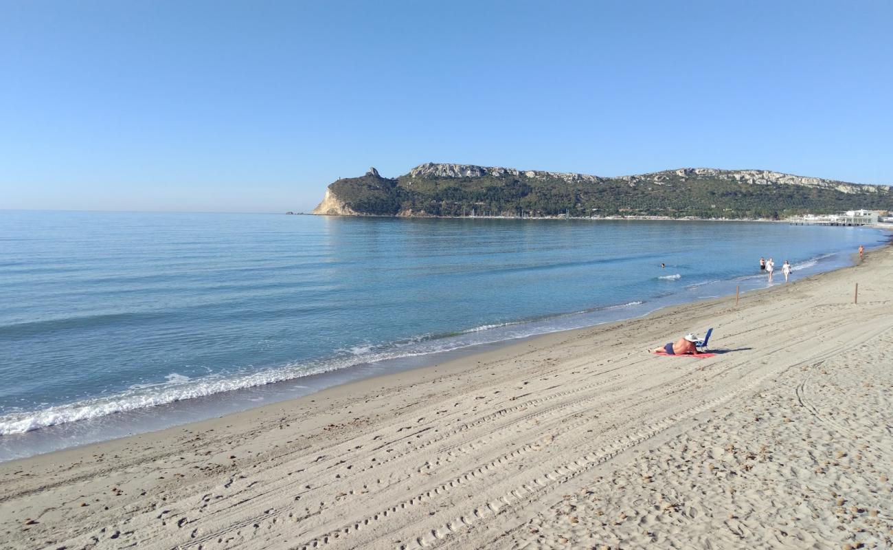 Foto af Poetto Strand med lys fint sand overflade