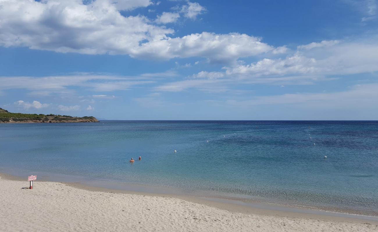 Foto af Fichi Strand med lys sand overflade