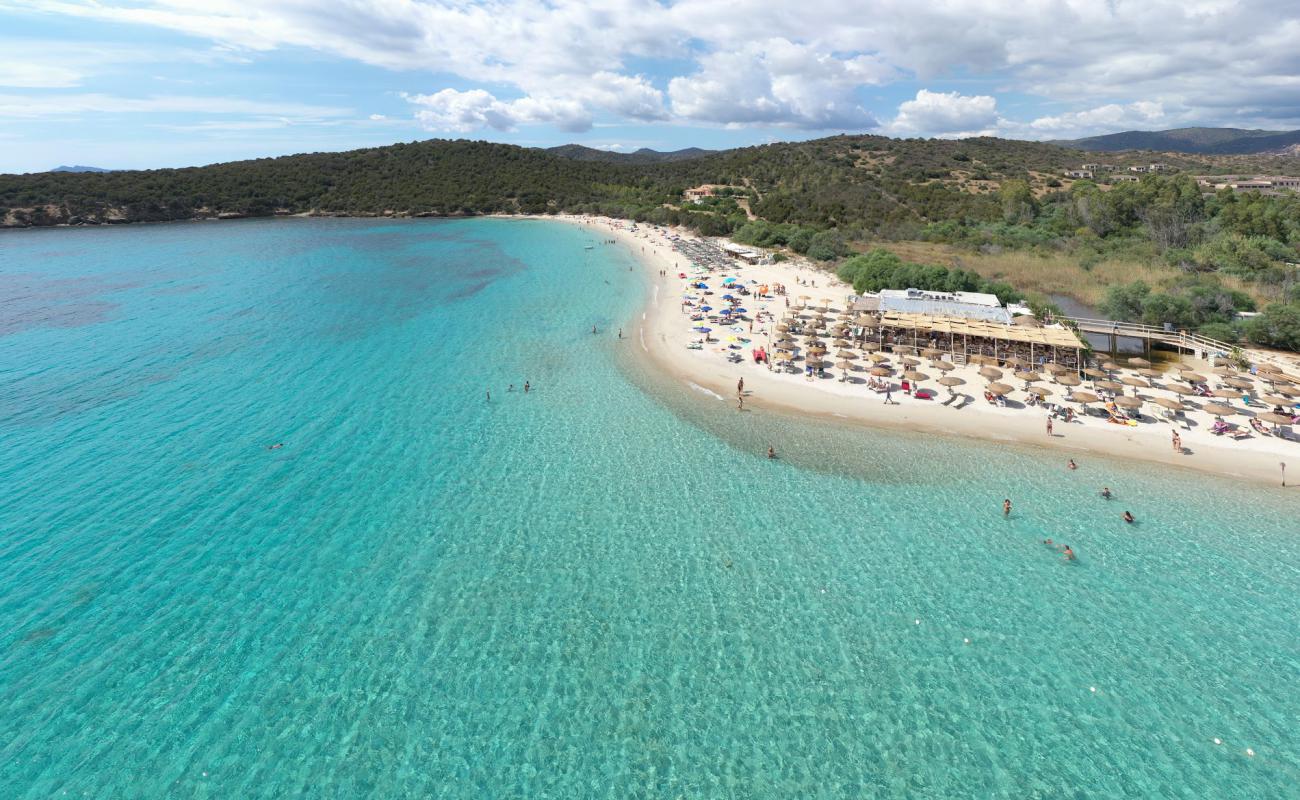 Foto af Tuerredda Strand med lys fint sand overflade