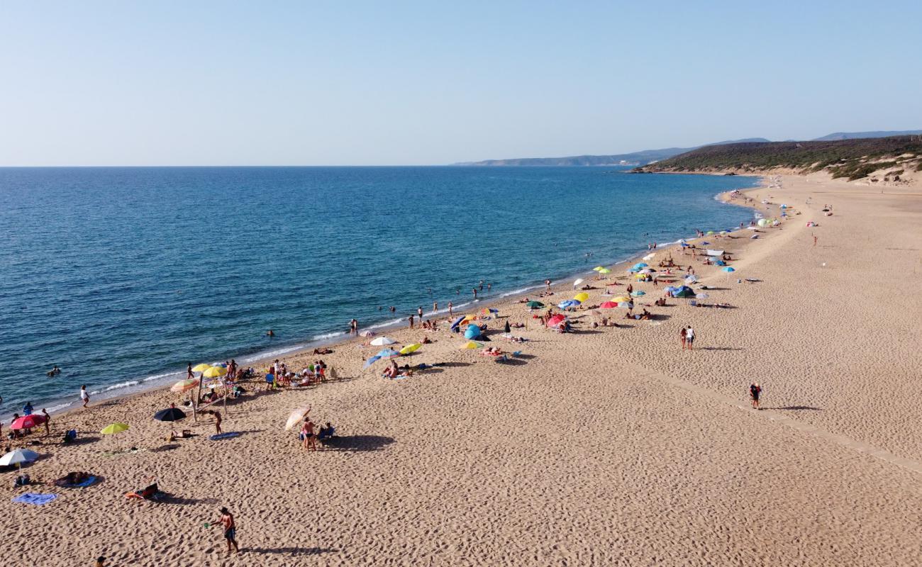 Foto af Piscinas Strand med lys fint sand overflade