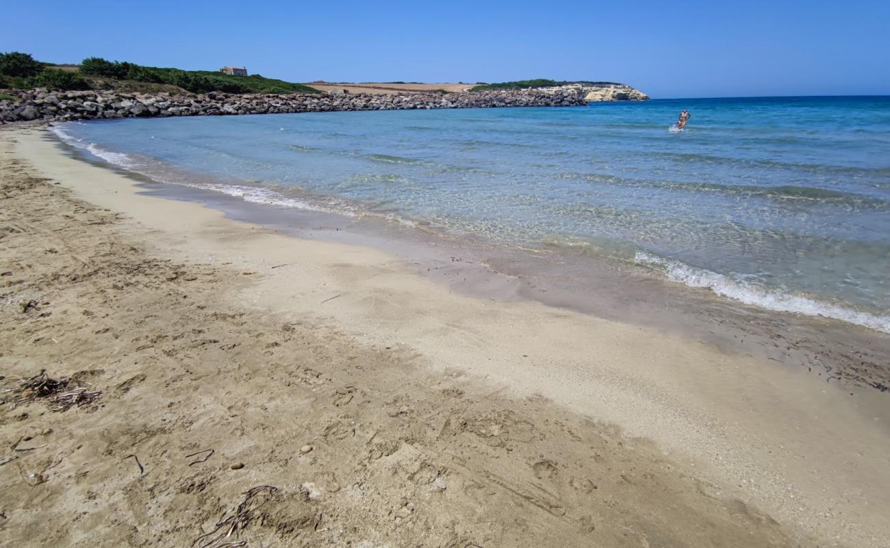 Foto af Spiaggia Di Is Benas med lys sand overflade