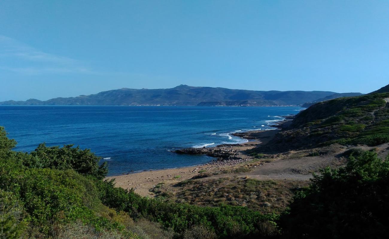 Foto af Spiaggia S'Umbra med lys sand overflade