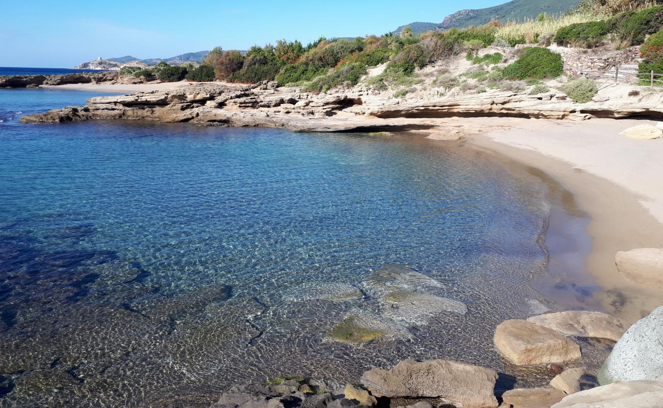 Foto af Spiaggia di S'Abba Druche med lys fint sand overflade