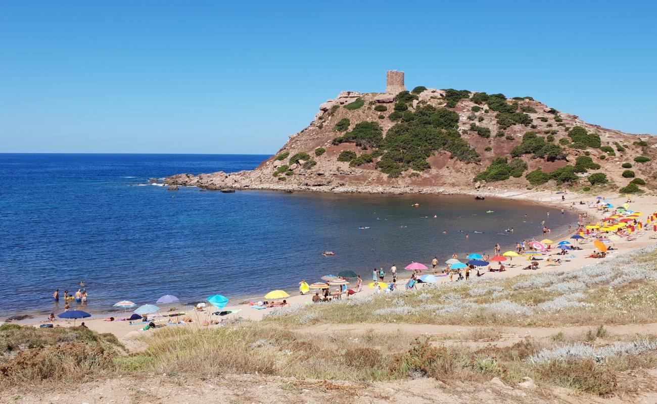 Foto af Torre del Porticciolo med lyst sand & sten overflade