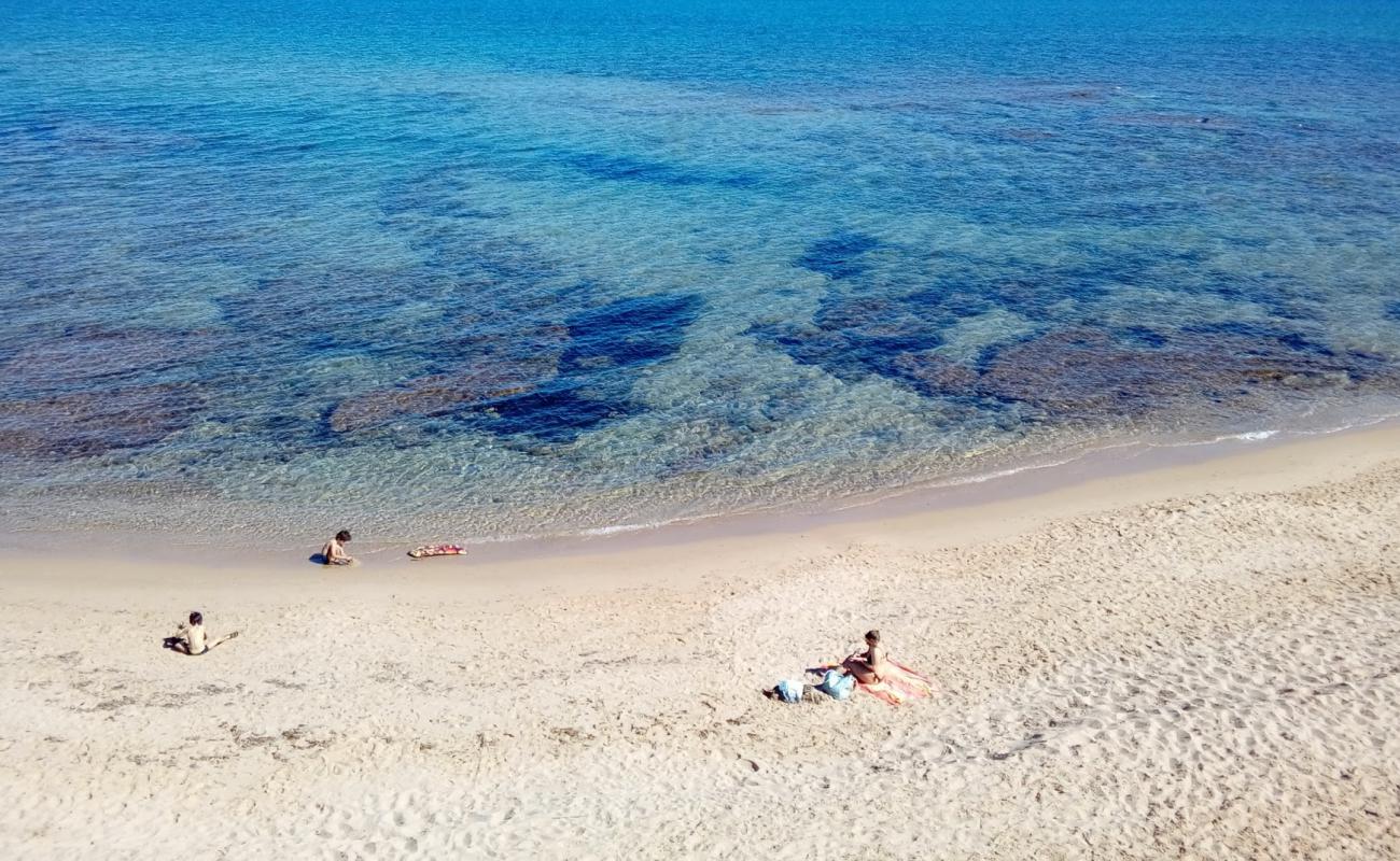 Foto af Spiaggia della Madonnina med brunt sand overflade