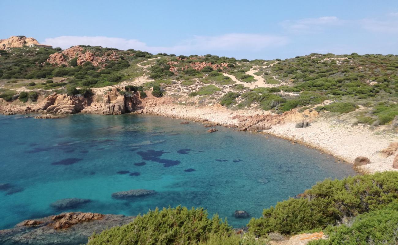 Foto af Spiaggia di Cala Falza med sten overflade