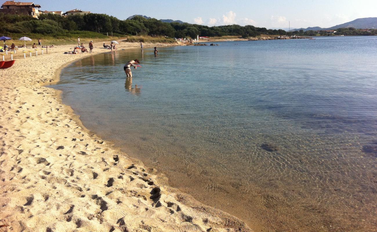 Foto af Spiaggia de Su Nuragheddu med lys sand overflade