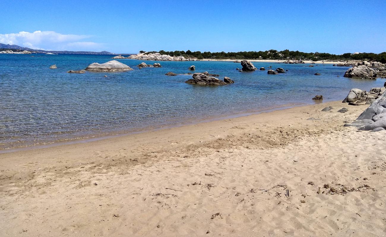 Foto af Cala Marana med lys sand overflade