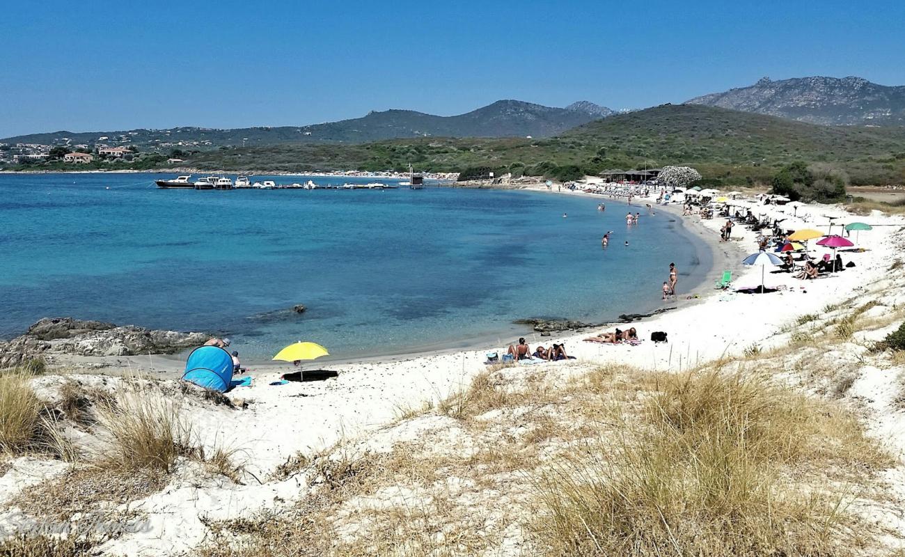 Foto af Spiaggia Nodu Piano med lyserødt sand overflade