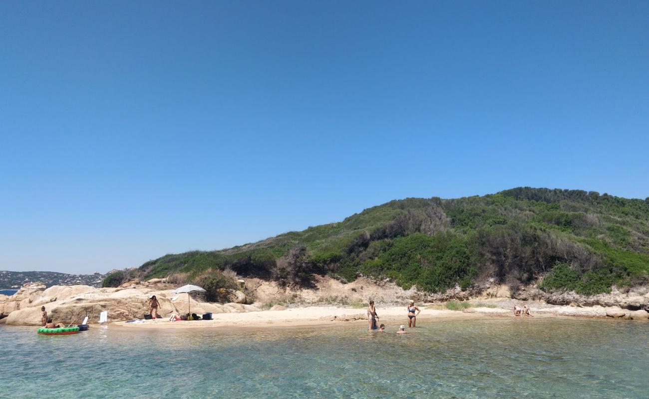 Foto af Cala Rocciosa II med let sand og småsten overflade