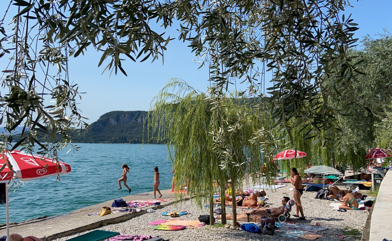 Foto af Spiaggia La Cavalla Garda med grå fin sten overflade