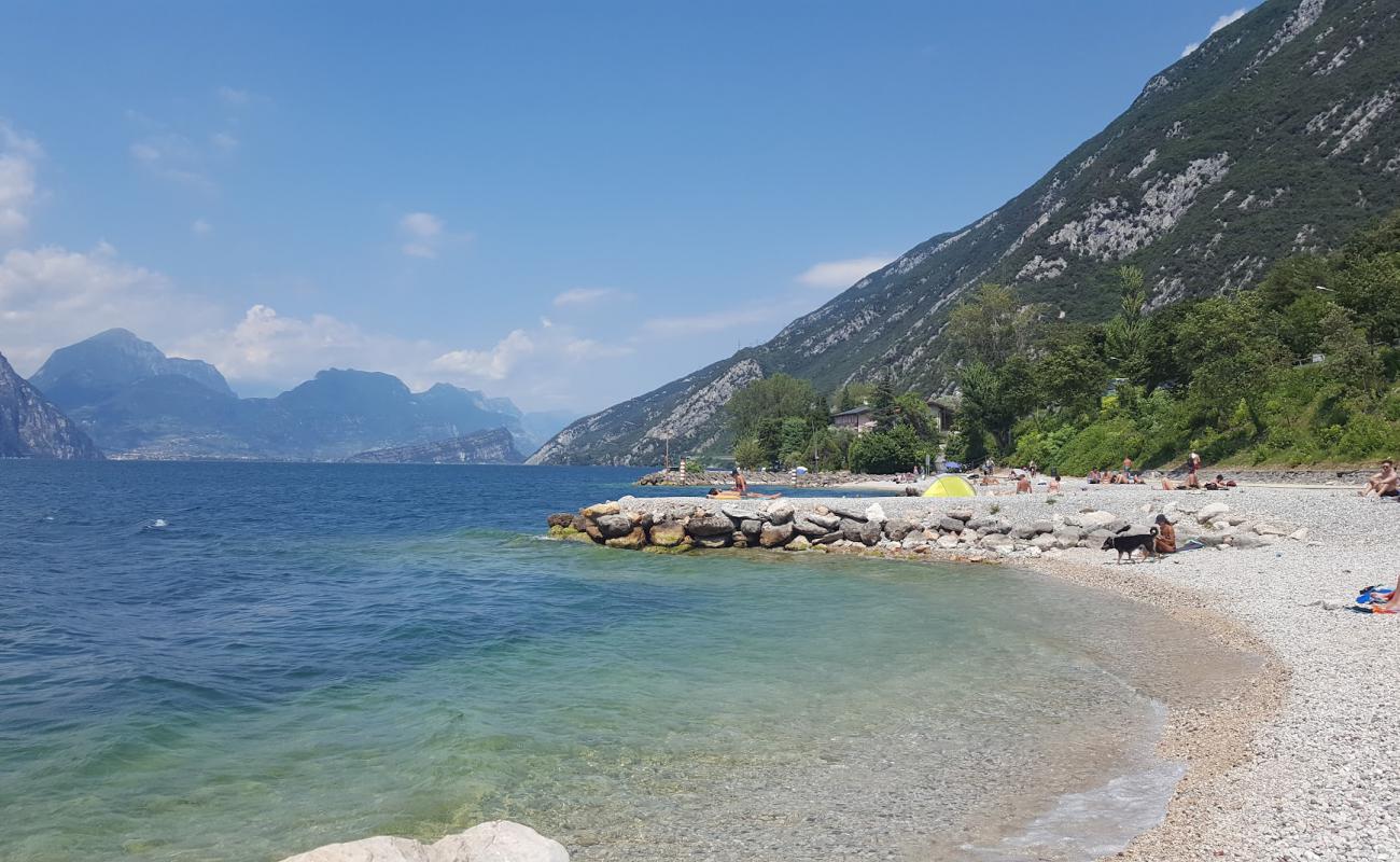 Foto af Navene Beach med let sten overflade