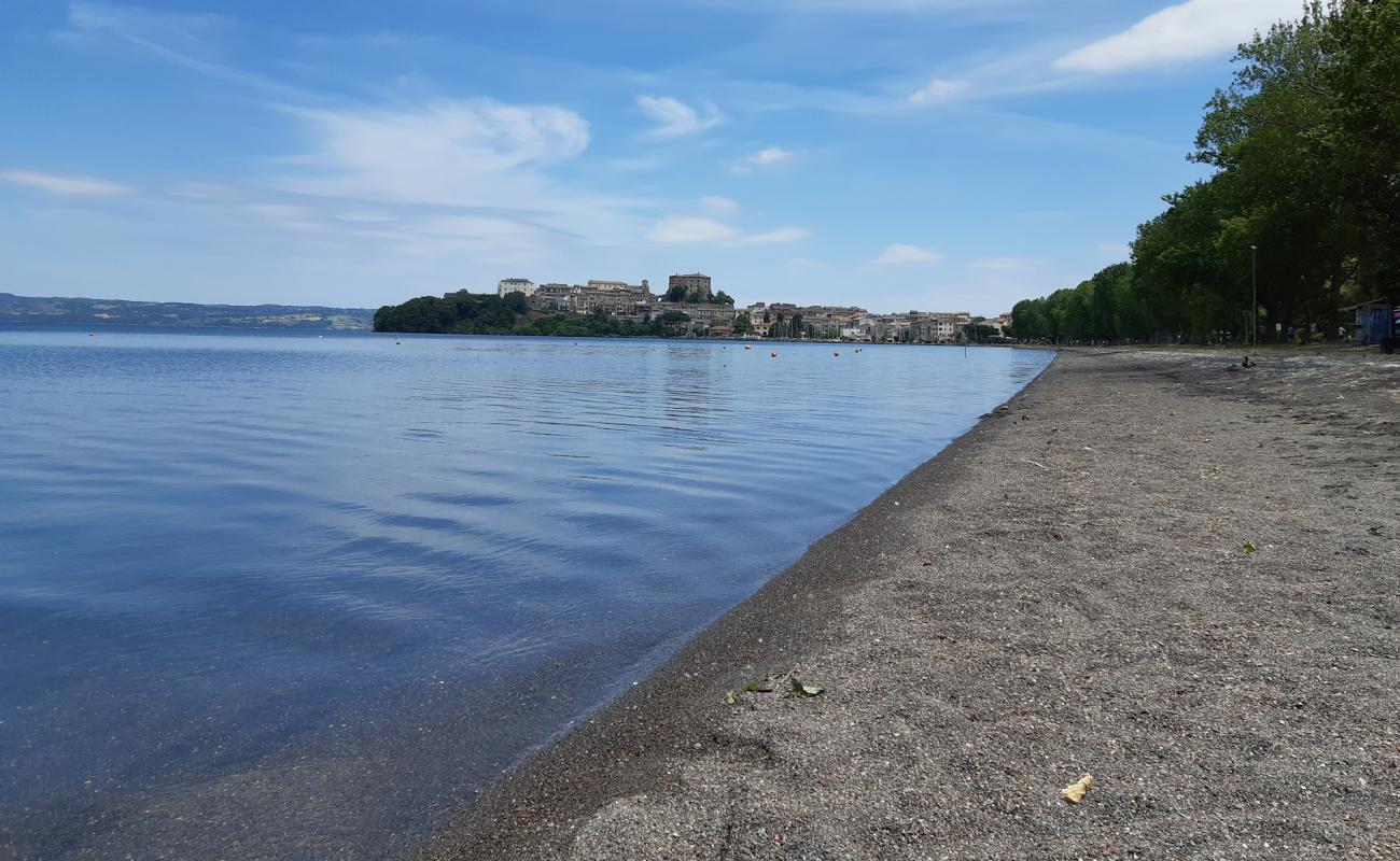 Foto af Bora Bora Beach Capodimonte med brun fin sten overflade