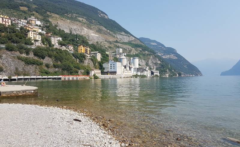 Foto af Spiaggetta pubblica med let sten overflade