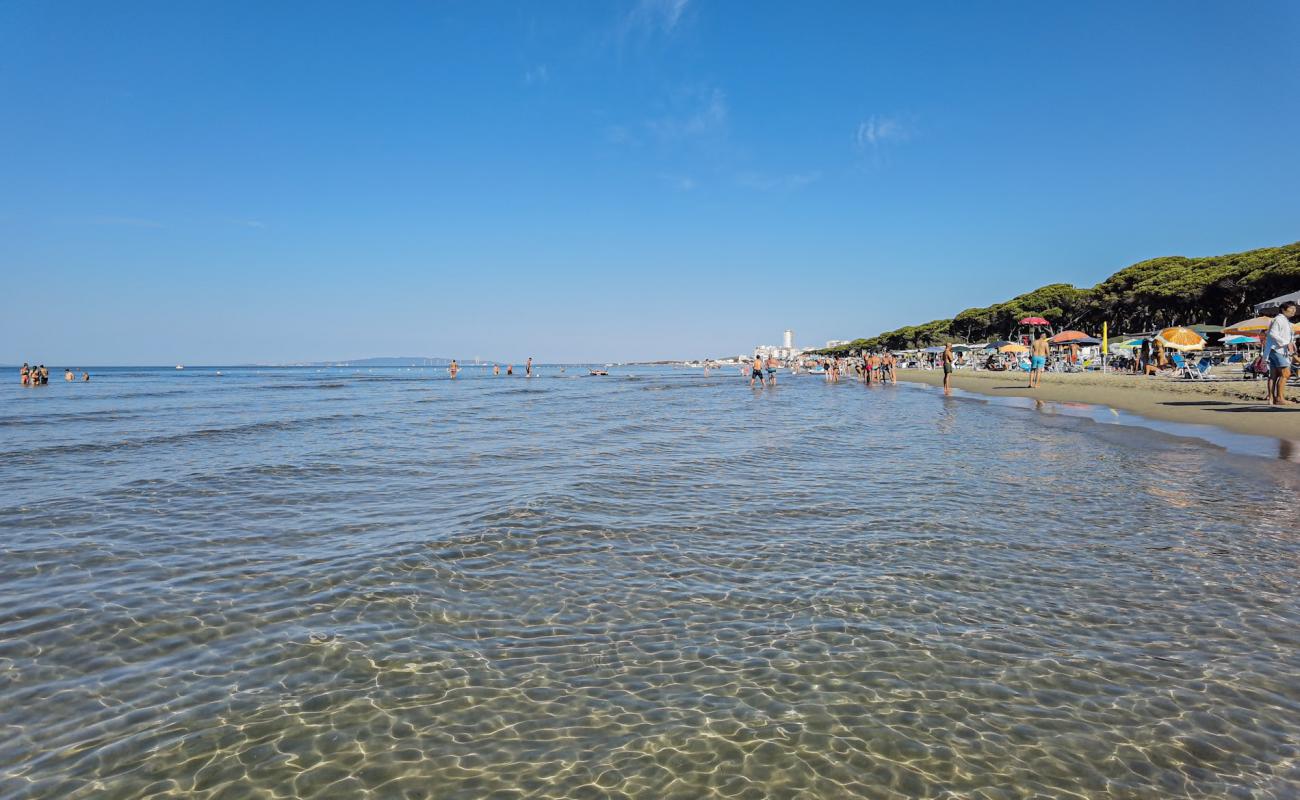 Foto af Spiaggia di Follonica med lys sand overflade