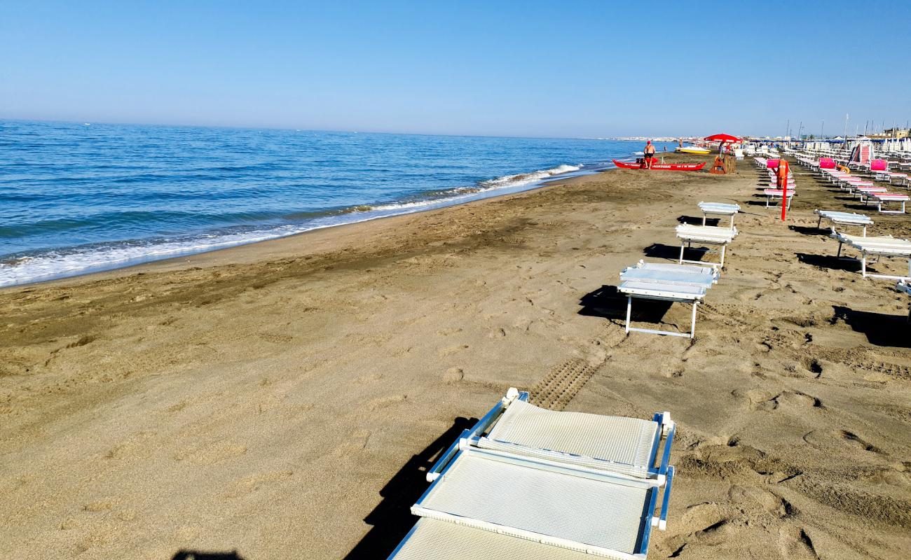 Foto af La spiaggia di Bettina med lys sand overflade