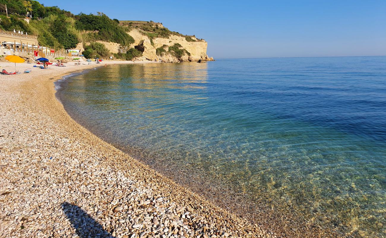 Foto af Spiaggia dei Ripari di Giobbe med let sten overflade