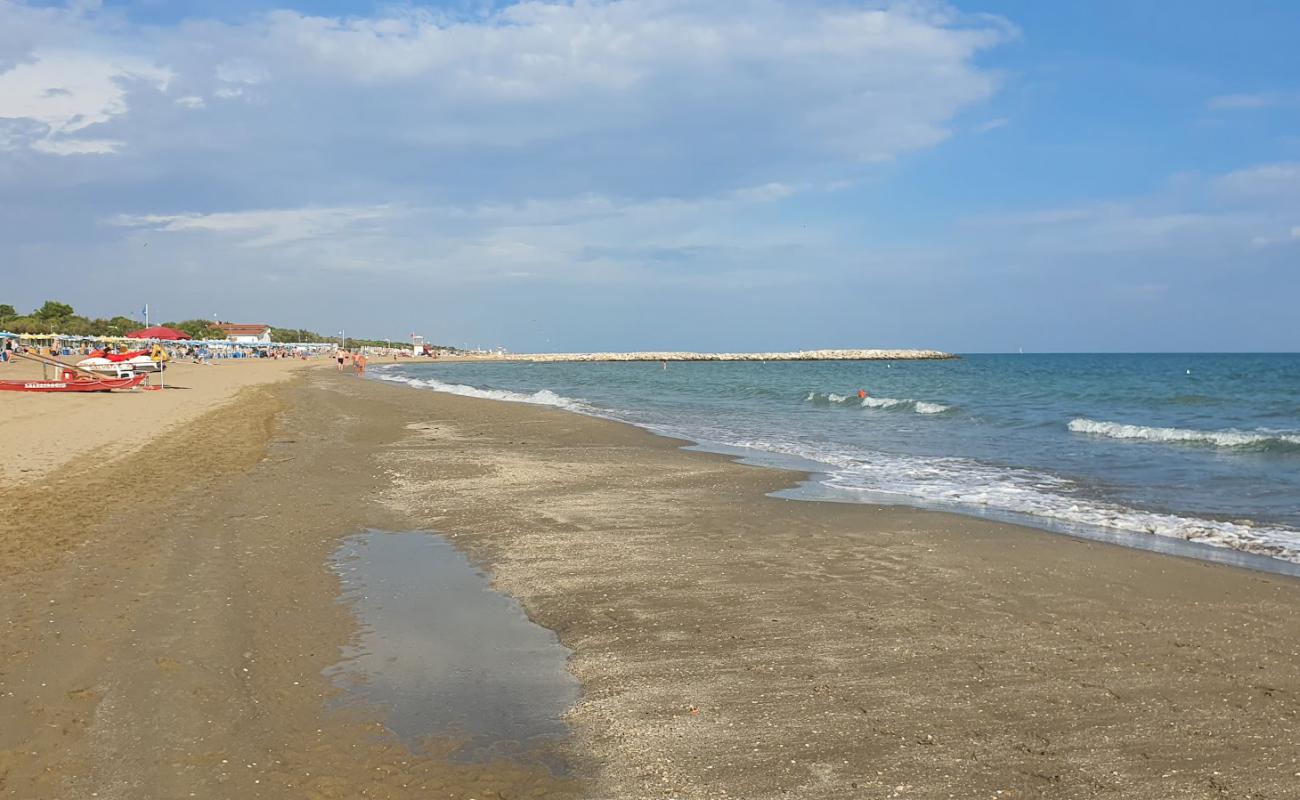 Foto af Spiaggia di Cavallino Treporti med lys sand overflade