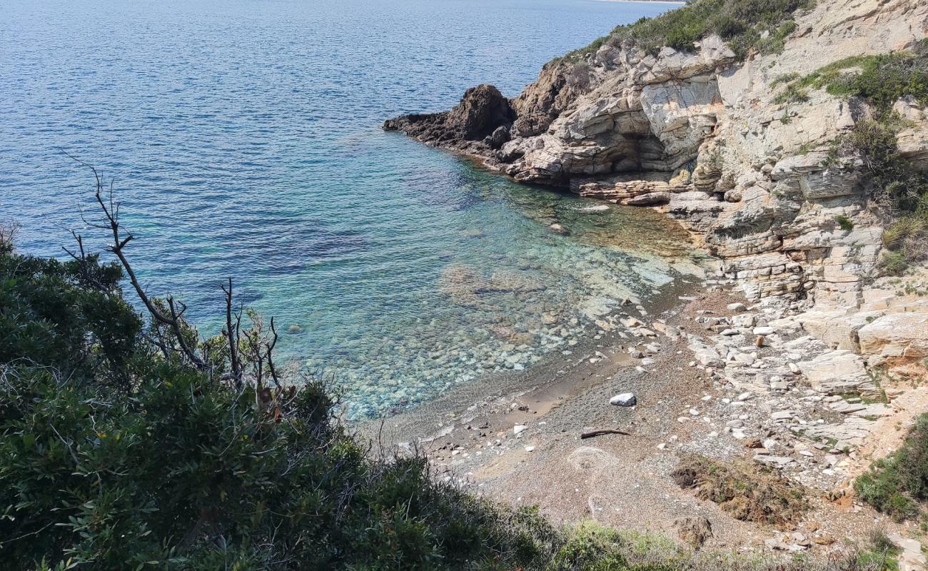 Foto af Cala Chiara med sten overflade