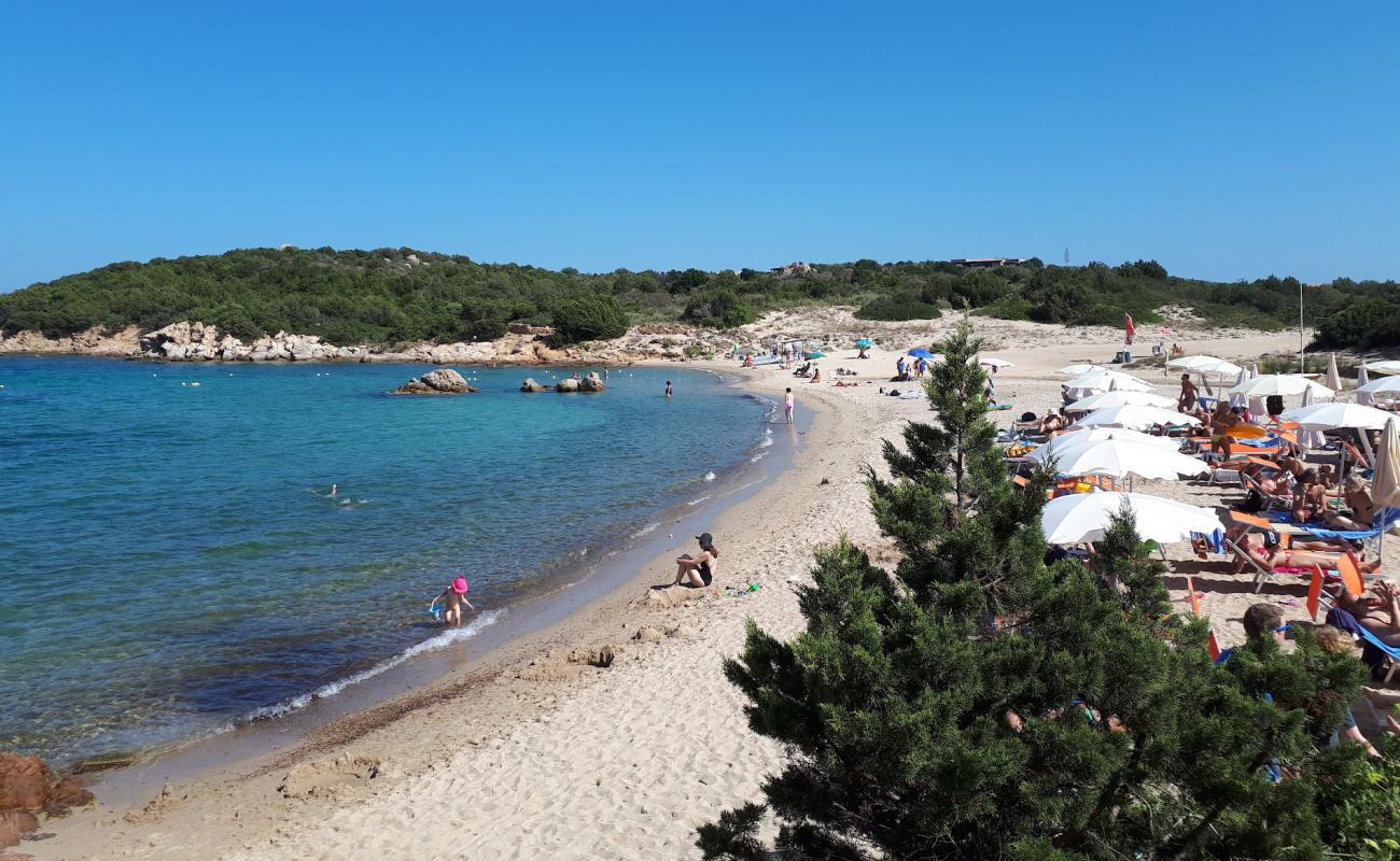 Foto af Spiaggia Grande Baia med lys sand overflade